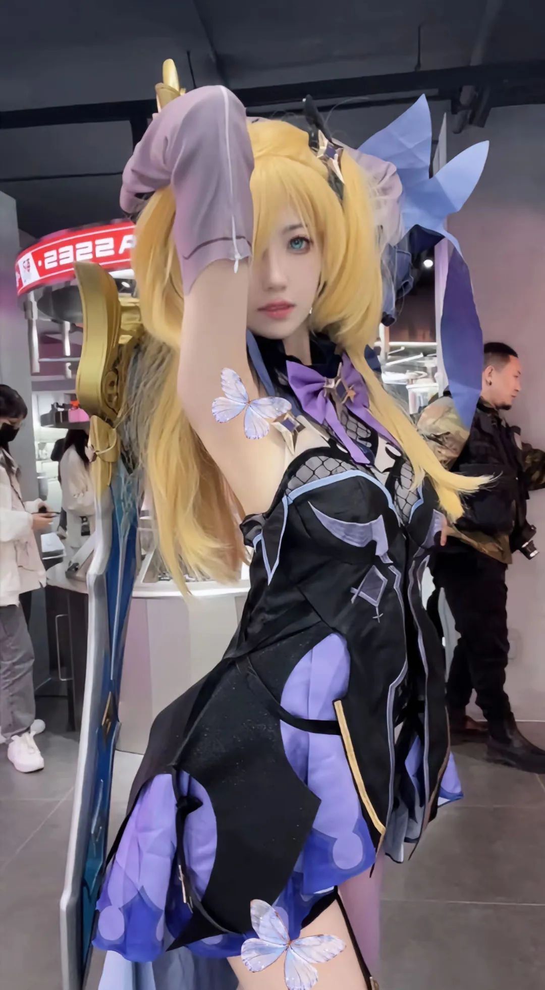 原神cos：申鹤泳装颜值太美了！制服皮裤也不错！雷神女仆装让人狂喜！夜兰姿势超赞！