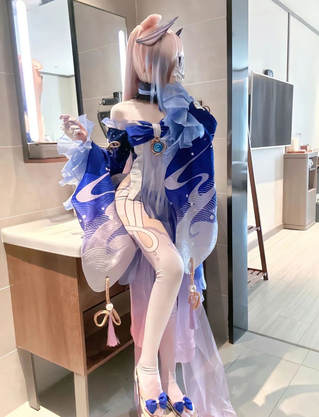 原神cos：白丝+婚纱，花嫁刻晴太可爱了！女仆莫娜让人狂喜！兔女郎甘雨，黑丝旗袍申鹤谁看了不迷糊？