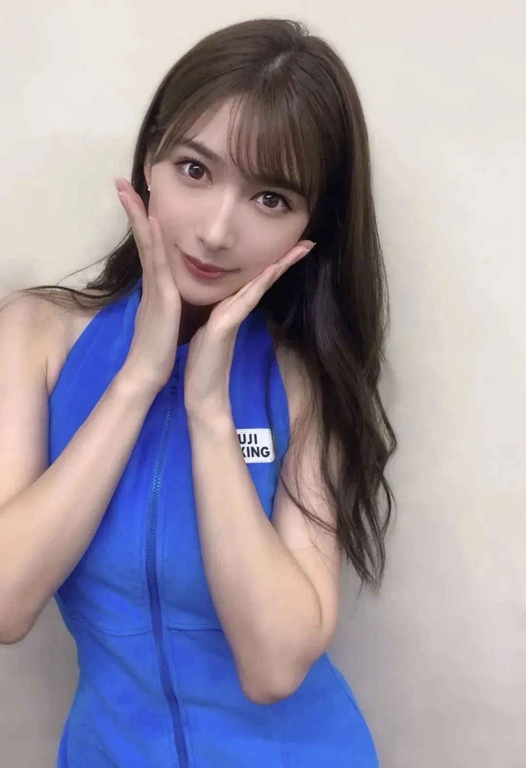 雪平莉左写真及INS图片集，日本模特赛车皇后