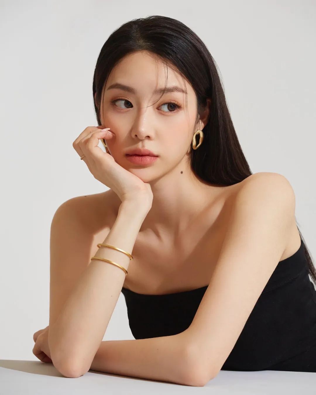INS美女|韩国模特mayay，精致大气御姐风照片集