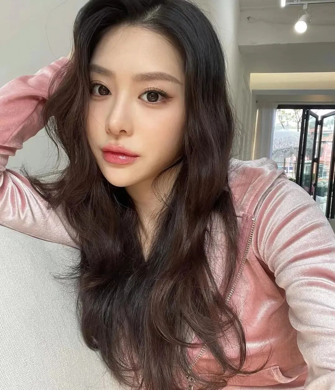 INS美女|韩国模特mayay，精致大气御姐风照片集
