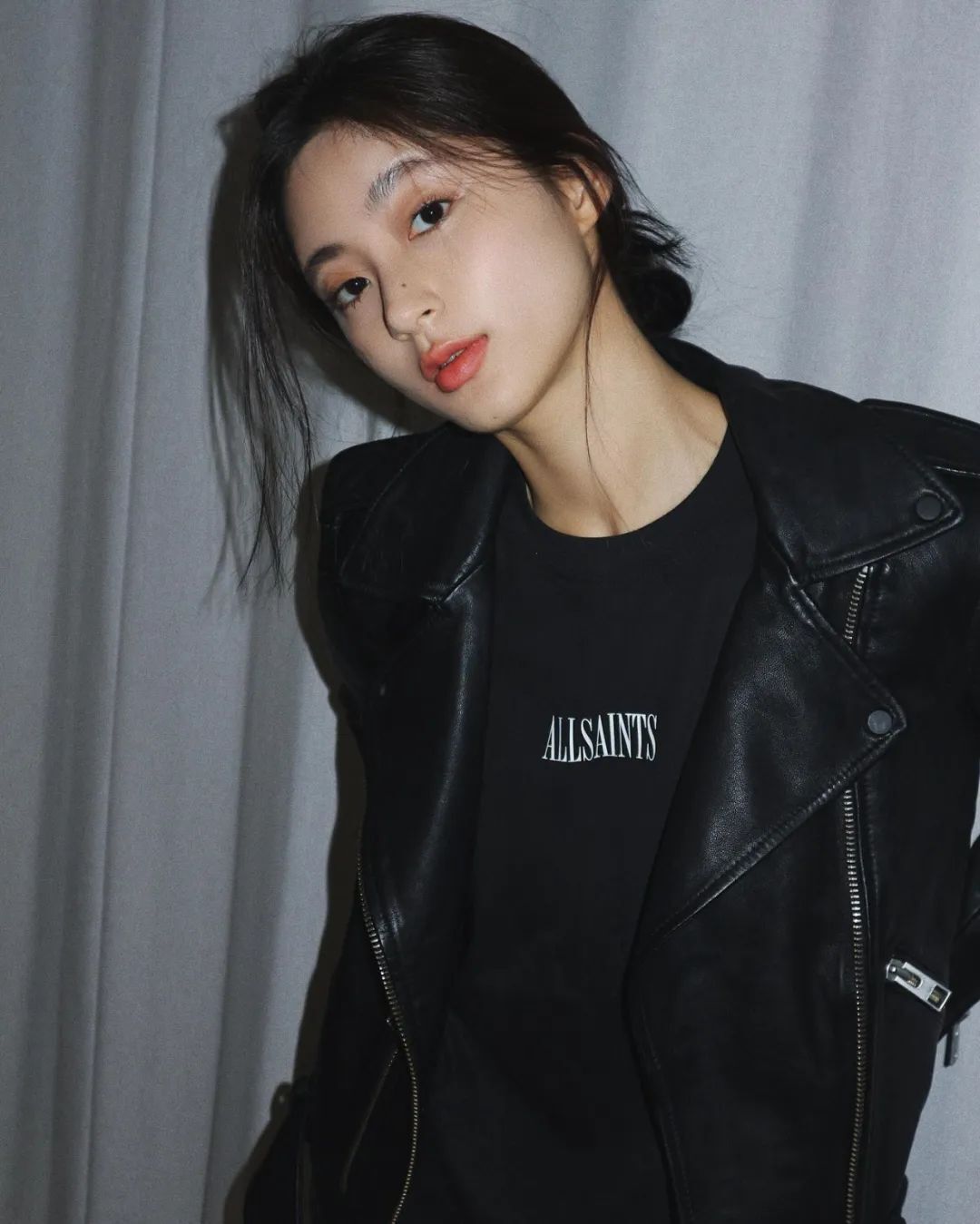 INS美女|韩国模特宋智英照片集，中性慵懒风越看越性感