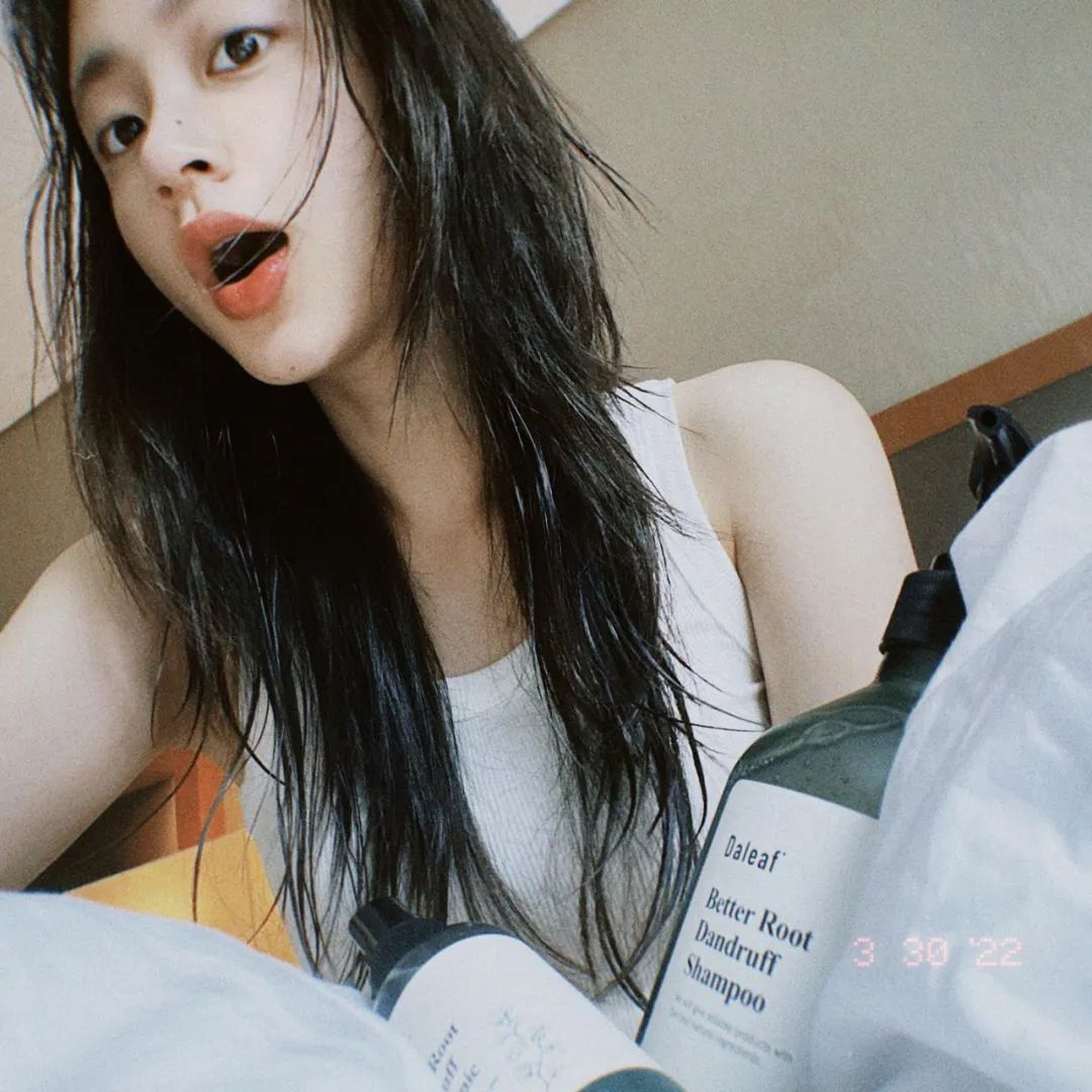 INS美女|韩国模特宋智英照片集，中性慵懒风越看越性感