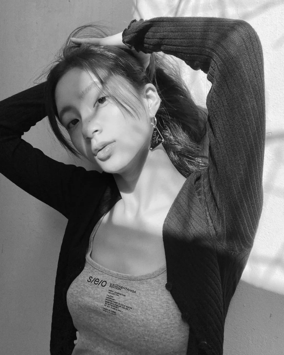 INS美女|韩国模特宋智英照片集，中性慵懒风越看越性感