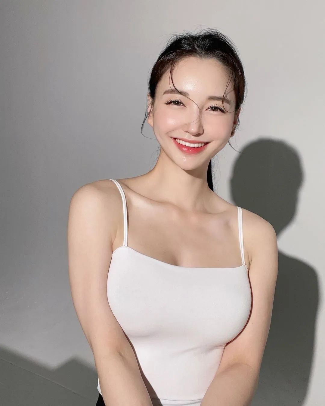 INS美女 | 韩国普拉提教练yetto，精致面容的性感健身模特