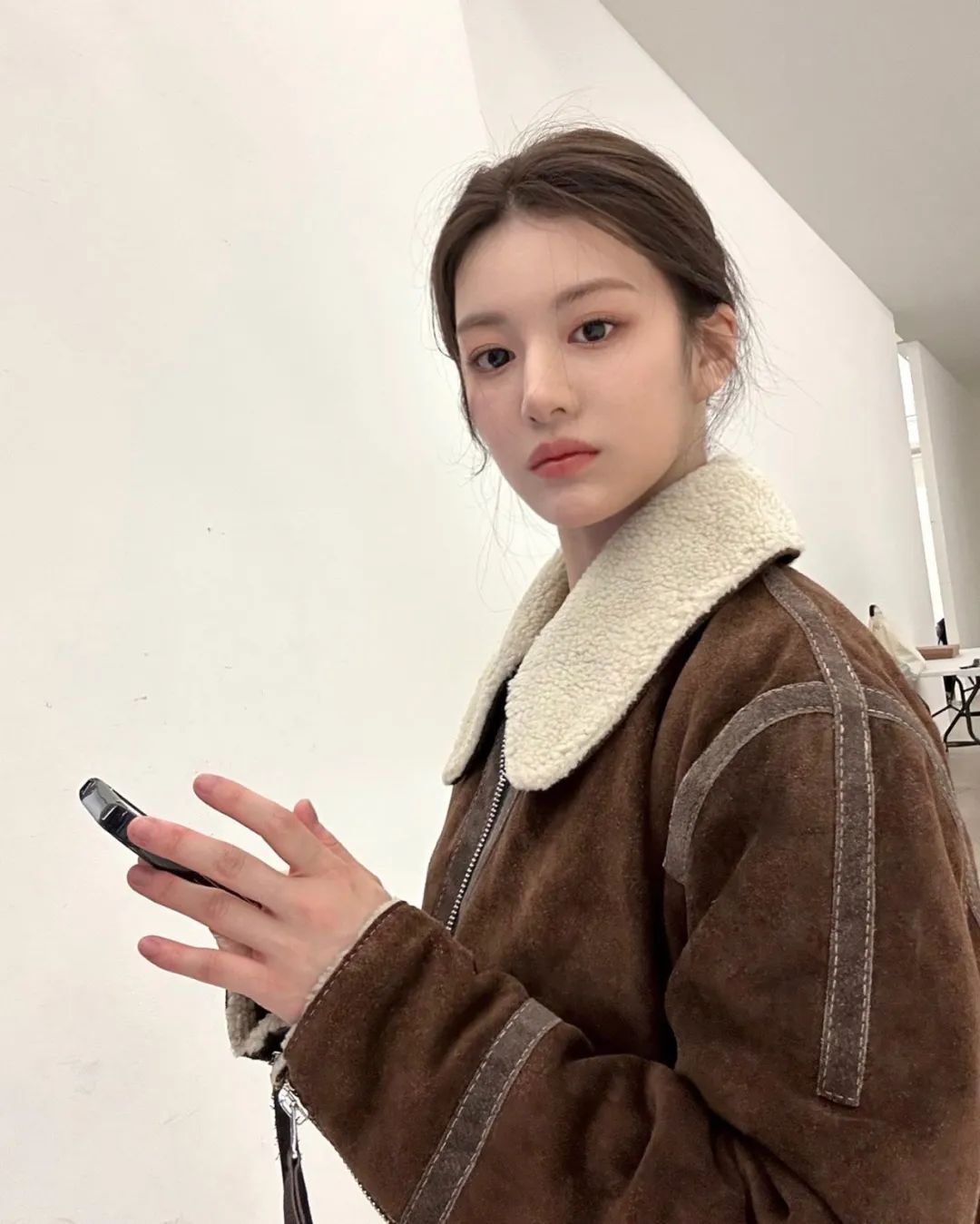 韩国模特高允贞，号称“整形模板”的小全智贤，知性少女穿搭范本