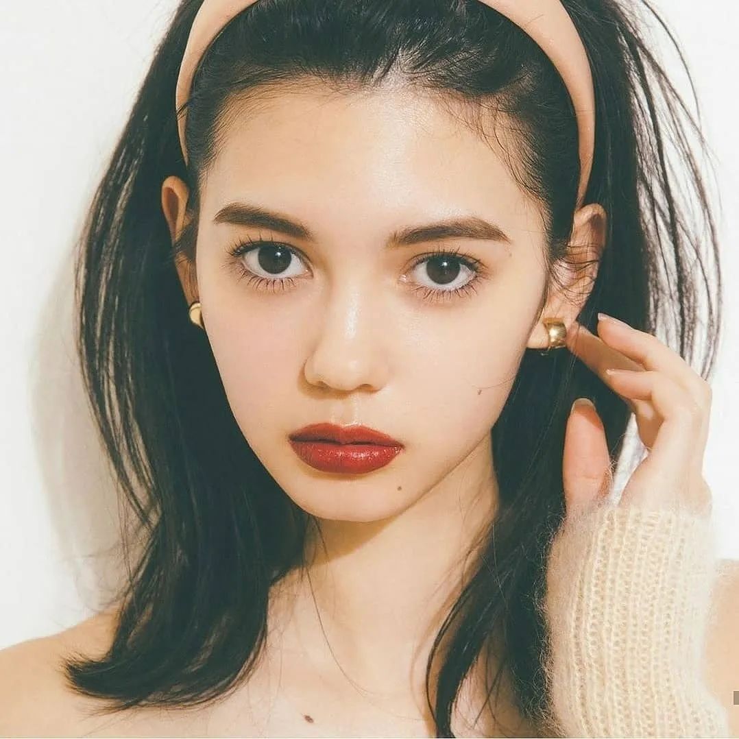 混血模特村上爱花，日式甜美酷GIRL穿搭模板