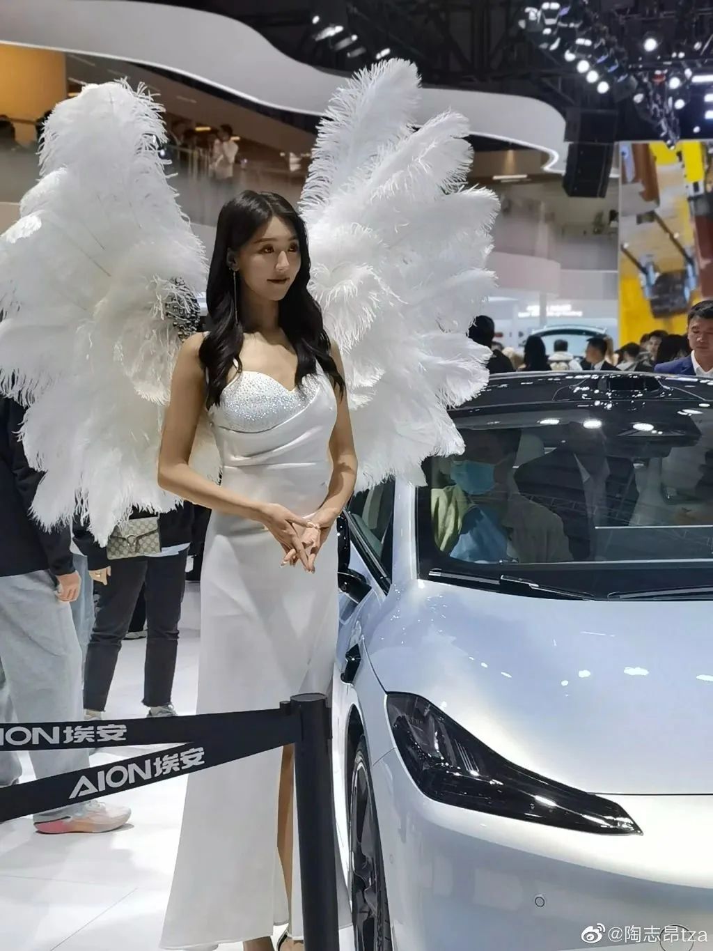 上海车展车模大赏，比亚迪的国风小姐姐太可爱了