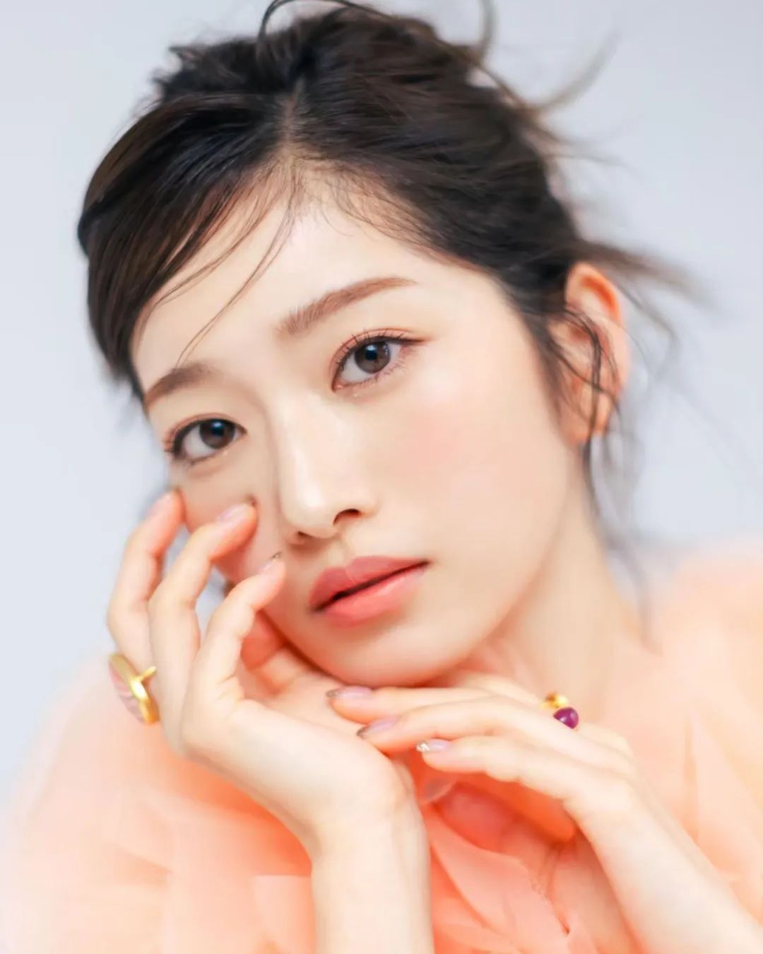 模特小室安未，日本少见的冷淡风清秀气质美女