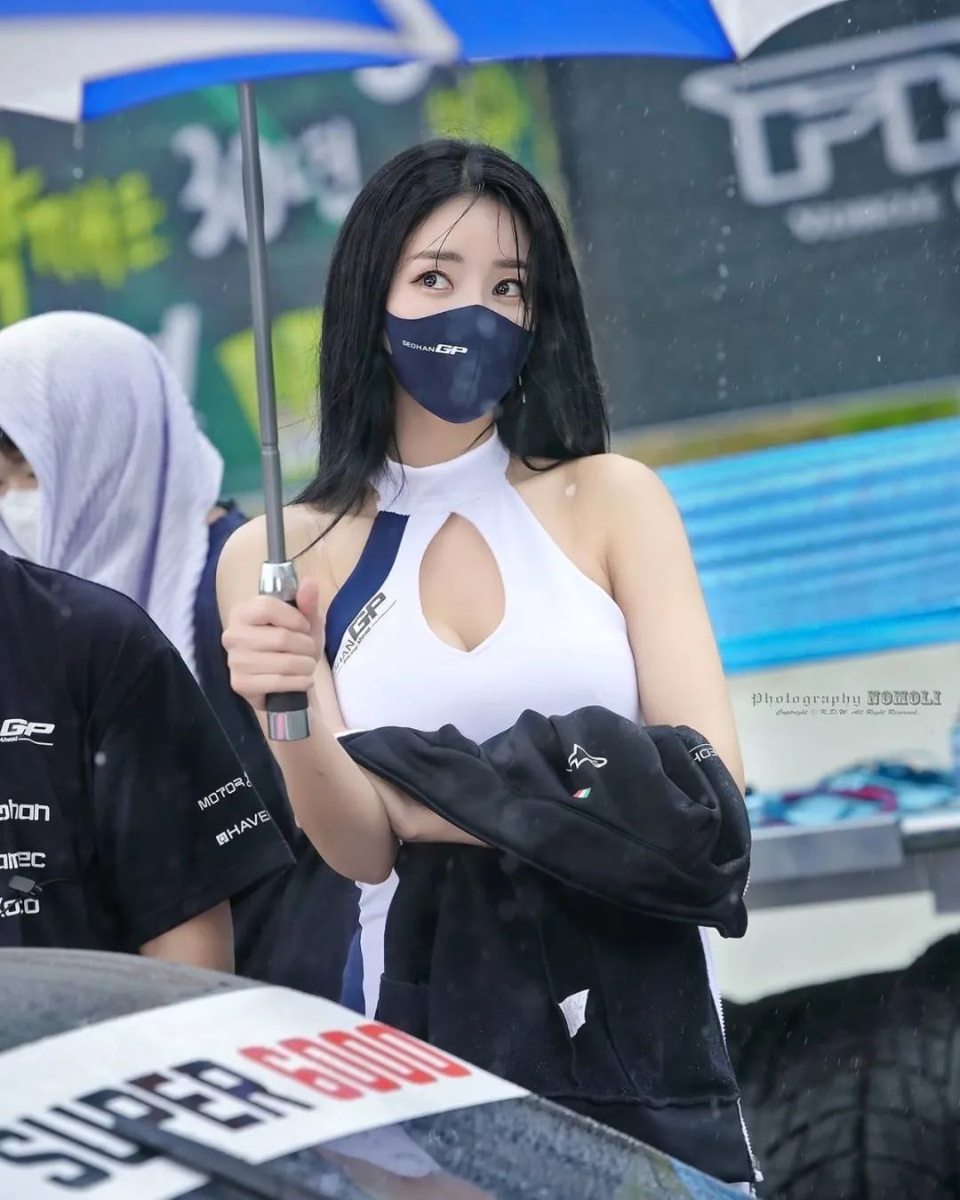 韩国赛车模特林率雅，甜美性感的气质女神