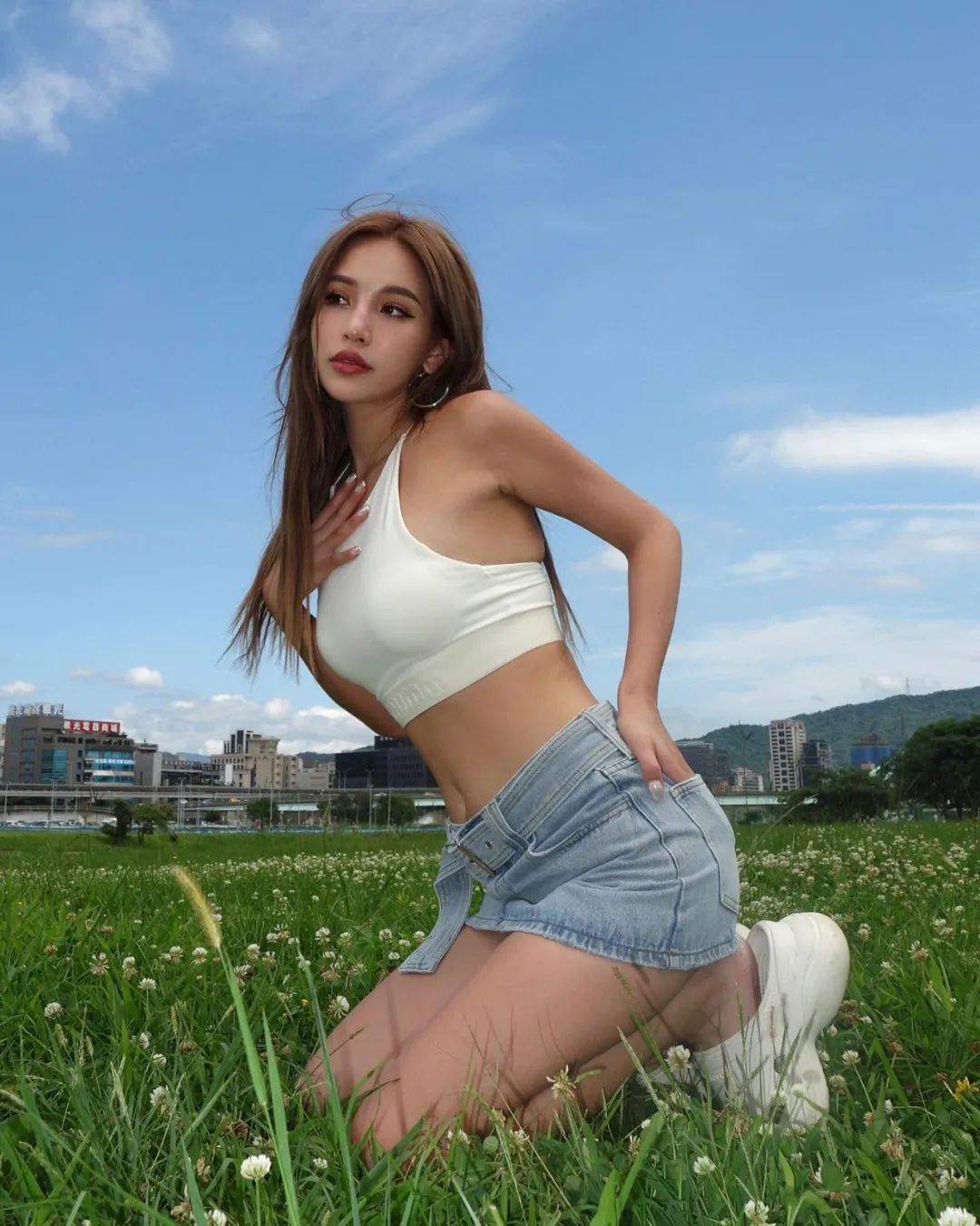 台湾模特意含，古铜色皮肤的欧美风辣妹