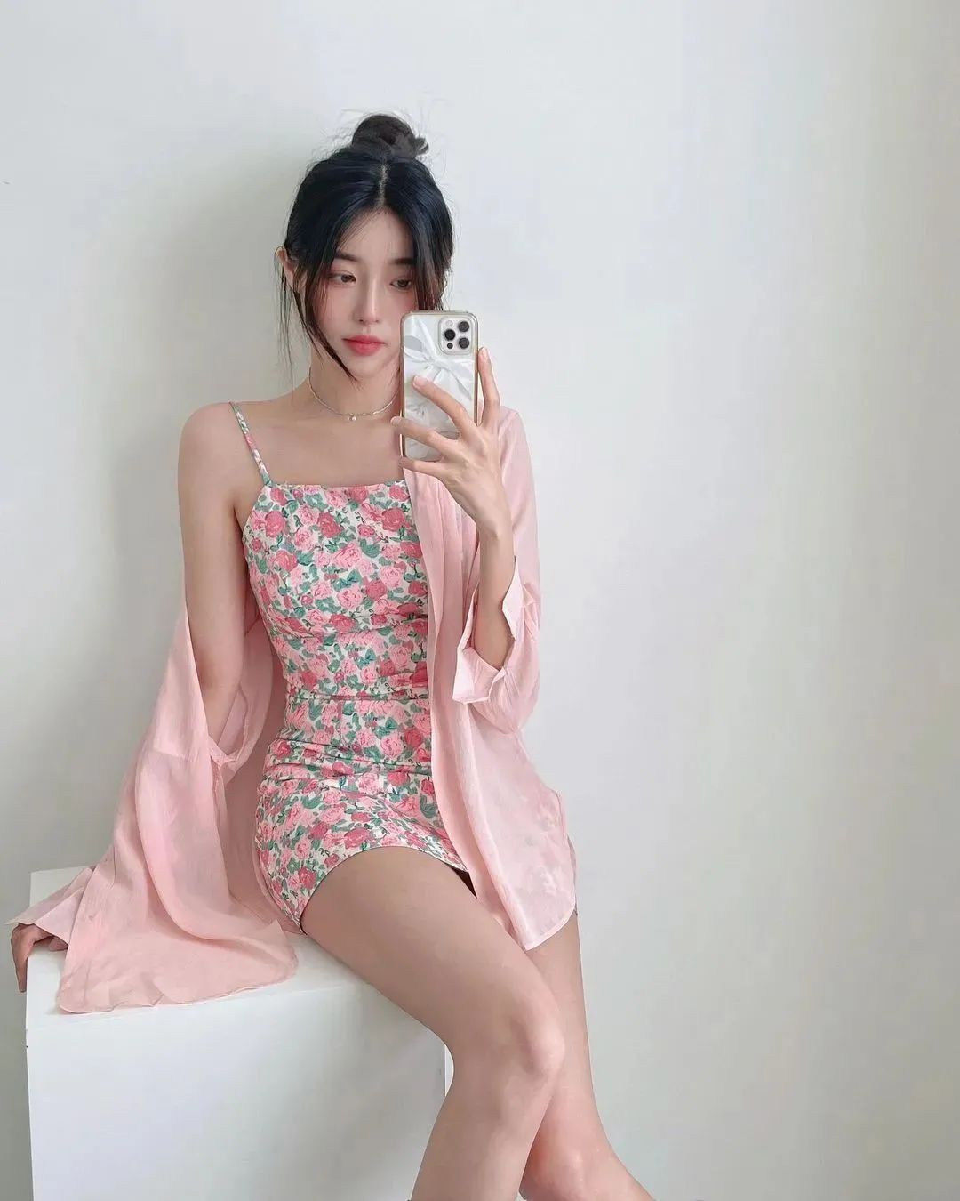 [仙女集]芙蓉不及美人妆，水殿风来珠翠香
