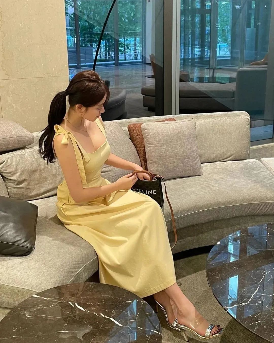 [仙女集]柳腰年纪好邵华，春盎双峰玉有芽