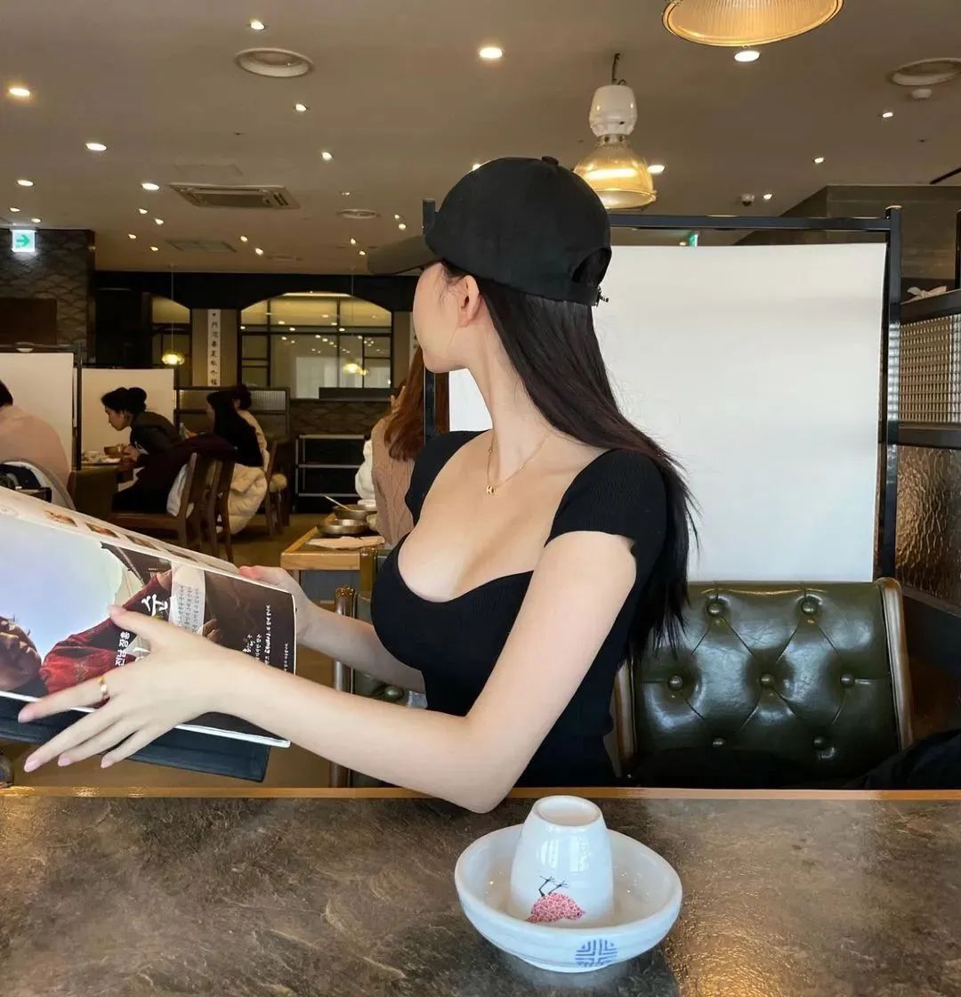 [仙女集]美女妖且闲，采桑歧路间