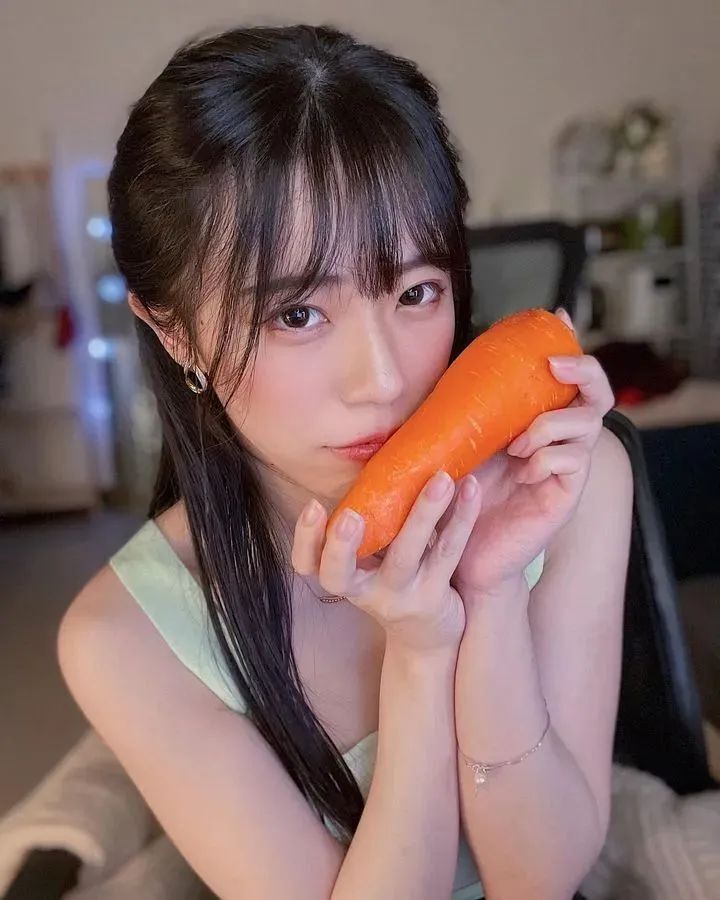 [仙女集]双眼秋波闪，酥胸玉兔颠，美艳若貂蝉
