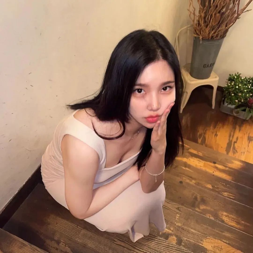 [仙女集]她腿又白又圆，像秋天莲藕