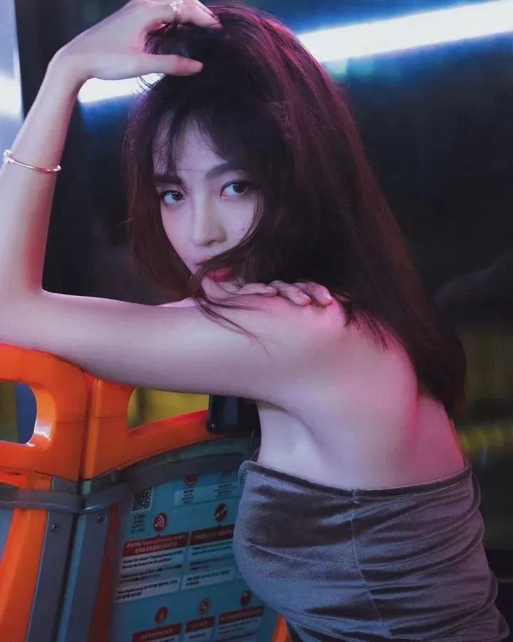[仙女集]细看诸处好，人人道，柳腰身