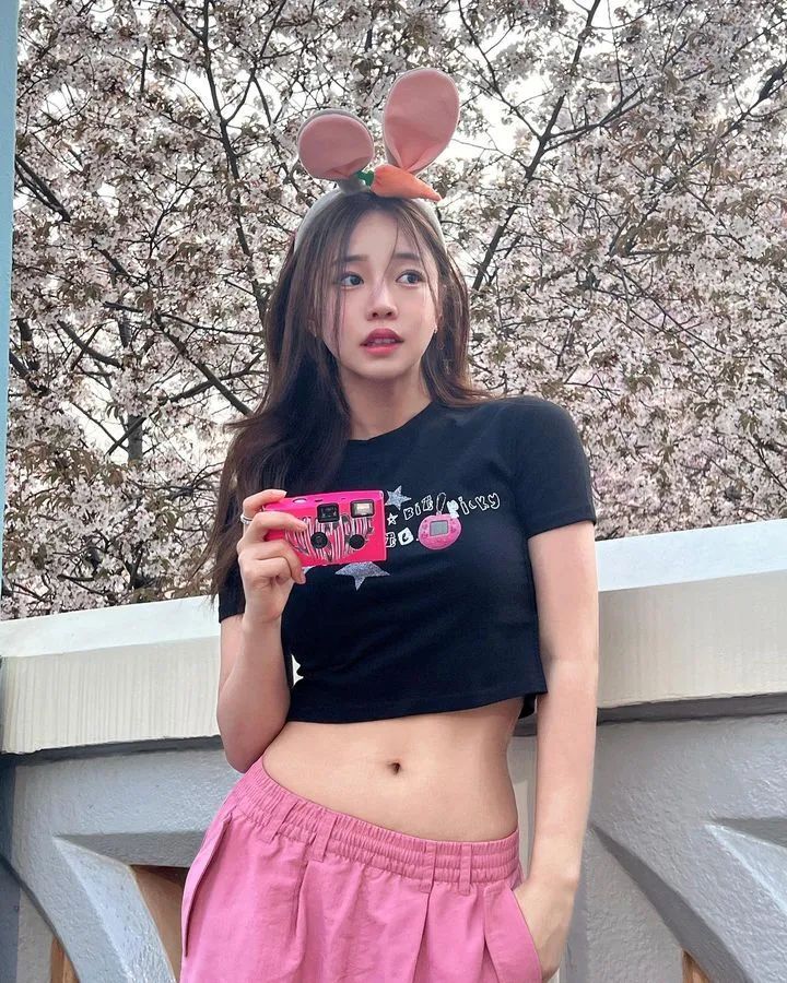 [仙女集]那少女十七八岁年纪，一双大眼黑溜溜