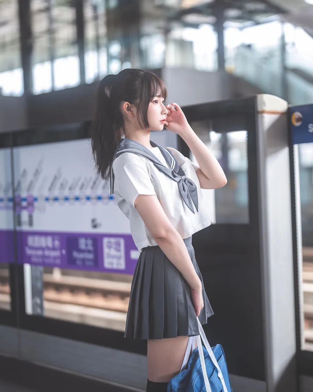 短裙黑丝过膝袜写真
