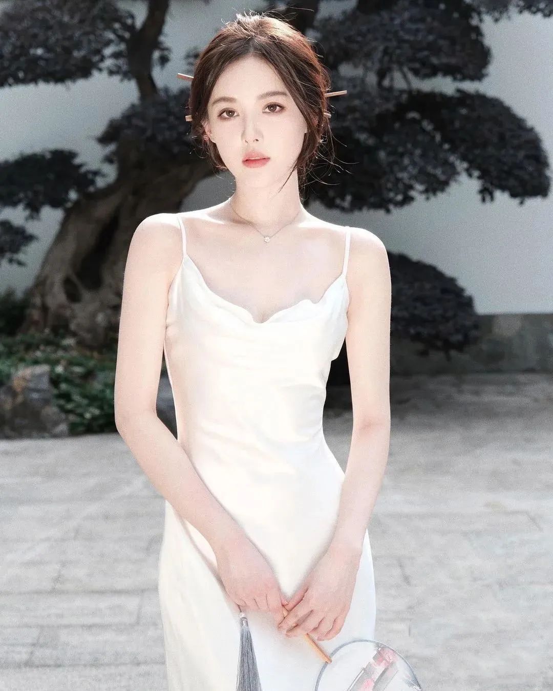 【美女壁纸】甜美御姐范网红女神来袭，夏日炎炎，有你最甜！