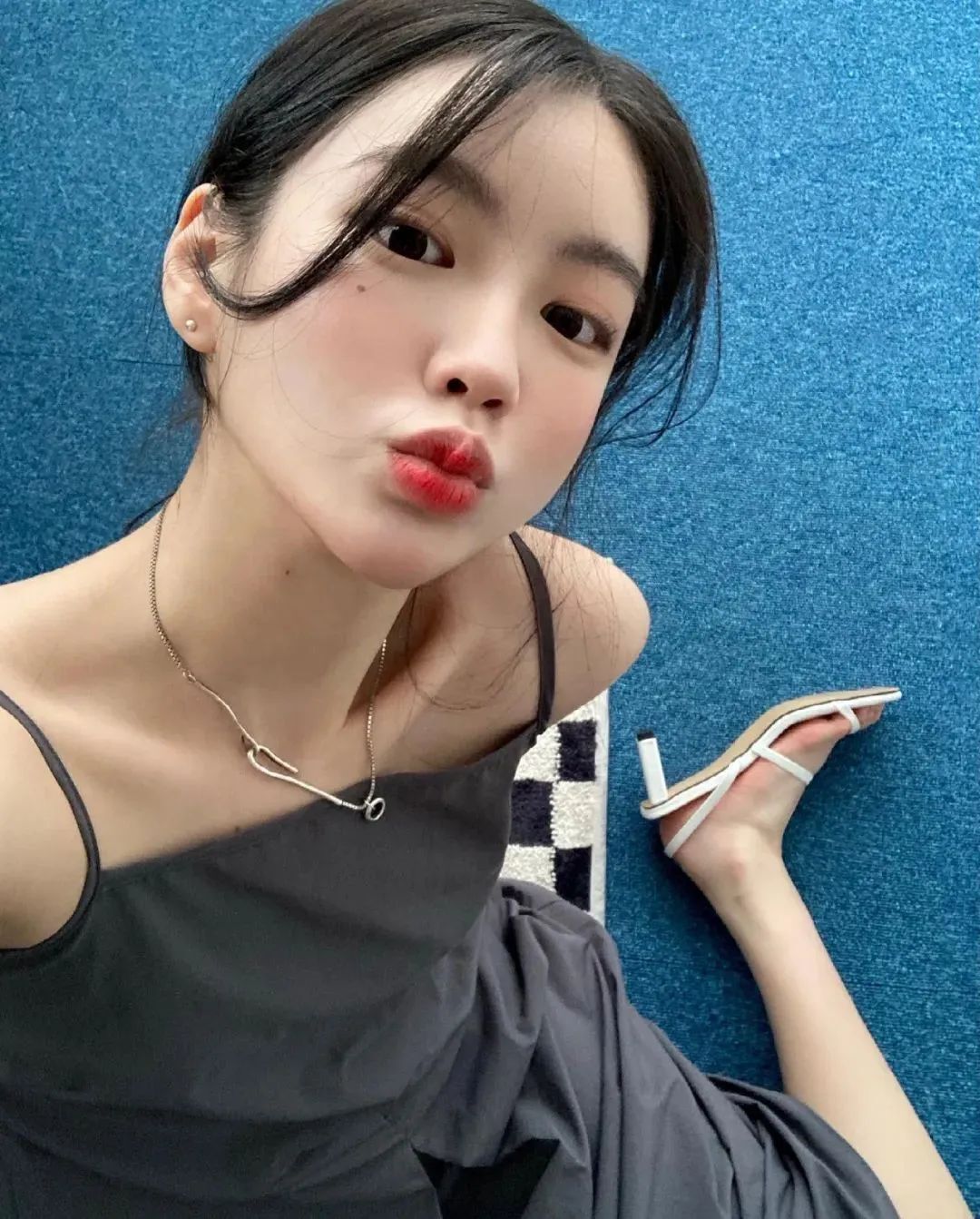 美女壁纸丨她是韩国李一桐，御姐范的网红美女！