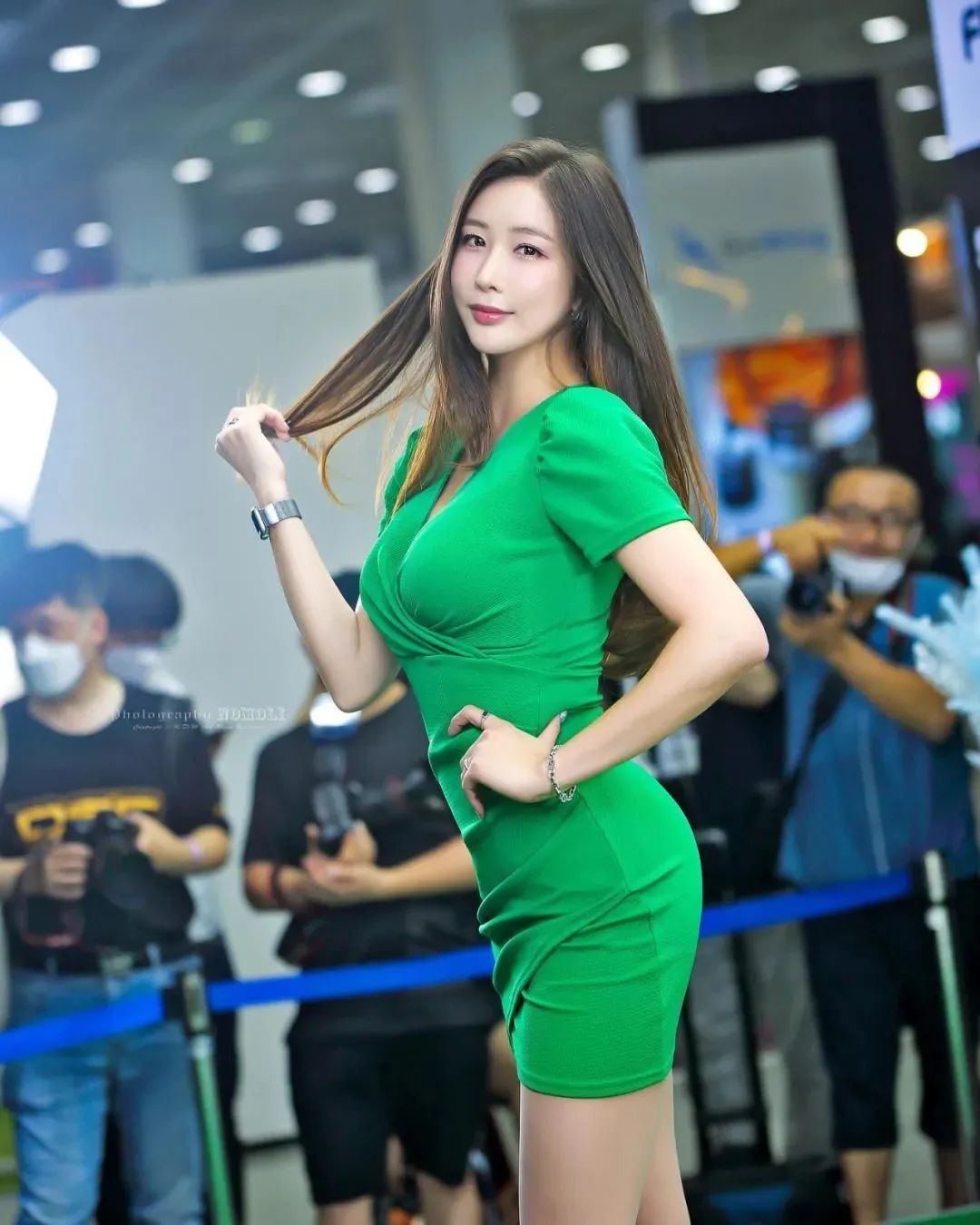 美女壁纸丨韩国最美车模omingky120，身材与美貌并存的网红美女