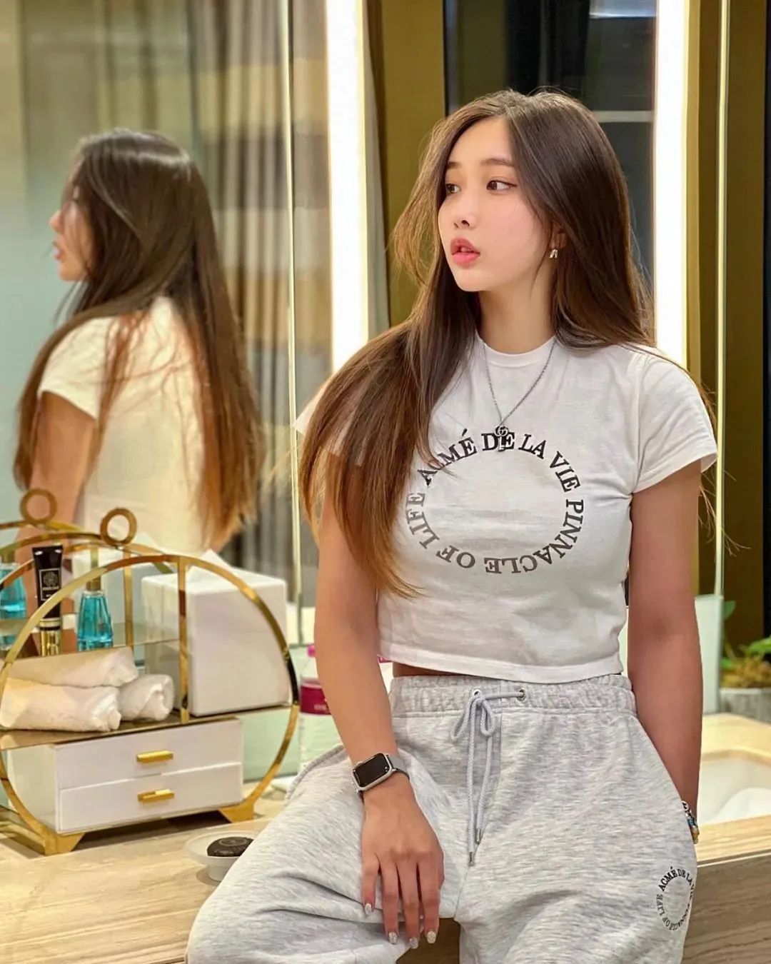 美女壁纸丨韩国最美车模omingky120，身材与美貌并存的网红美女