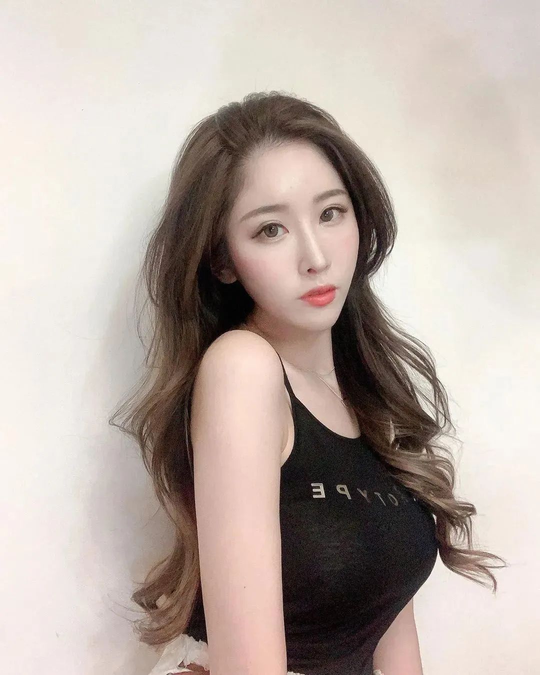郑若青，又甜又美的气质女神