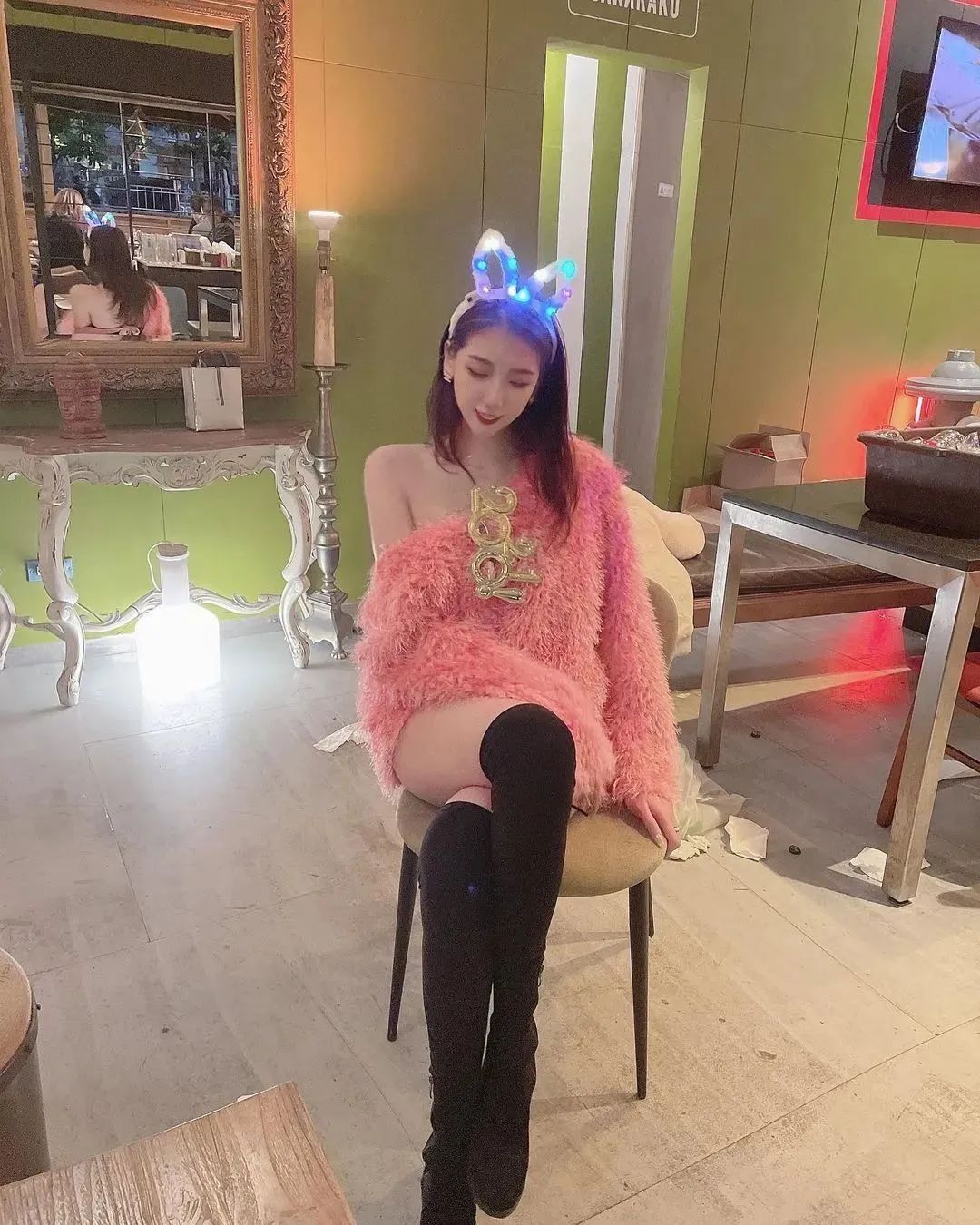 葉彤，气质出众的御姐范女神