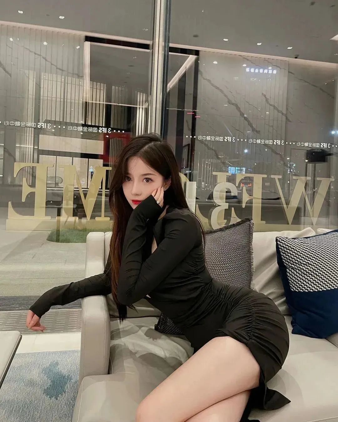 国产网红Winnie,长相甜美可人的气质女神