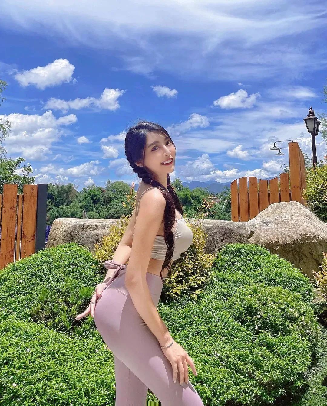 李佳玲，才貌双全惹人爱的网红美女