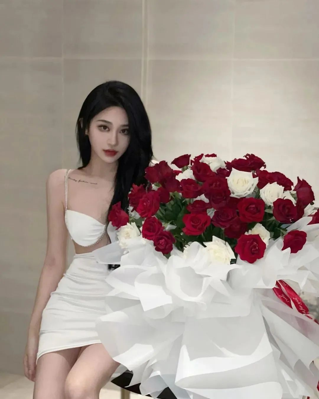 国产网红小77，从头到脚都十分精致的网红美女