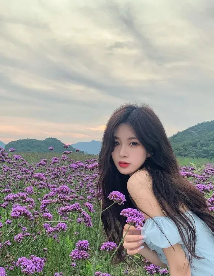北影校花邓子怡，甜美迷人的00后小美女