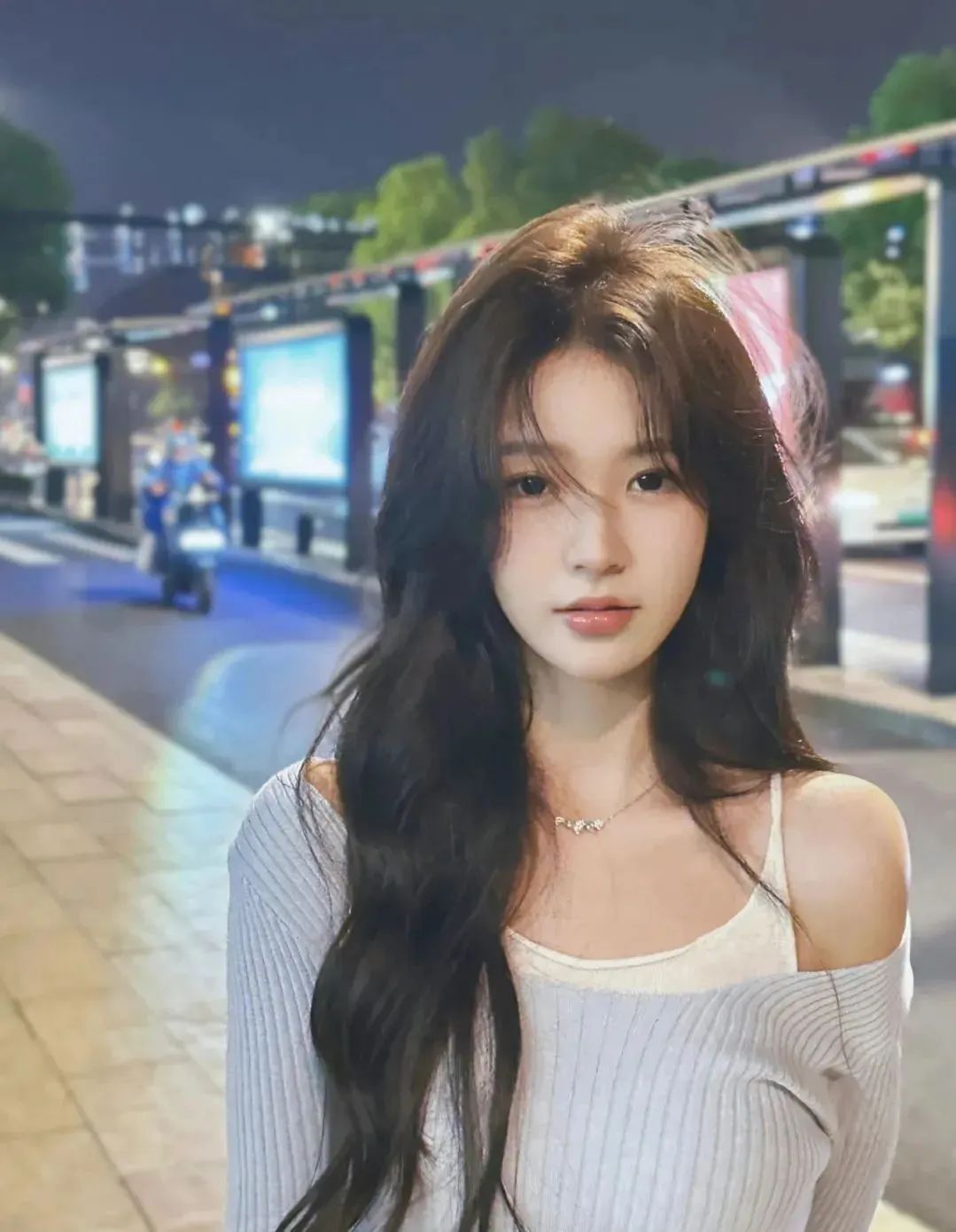 北影校花邓子怡，甜美迷人的00后小美女