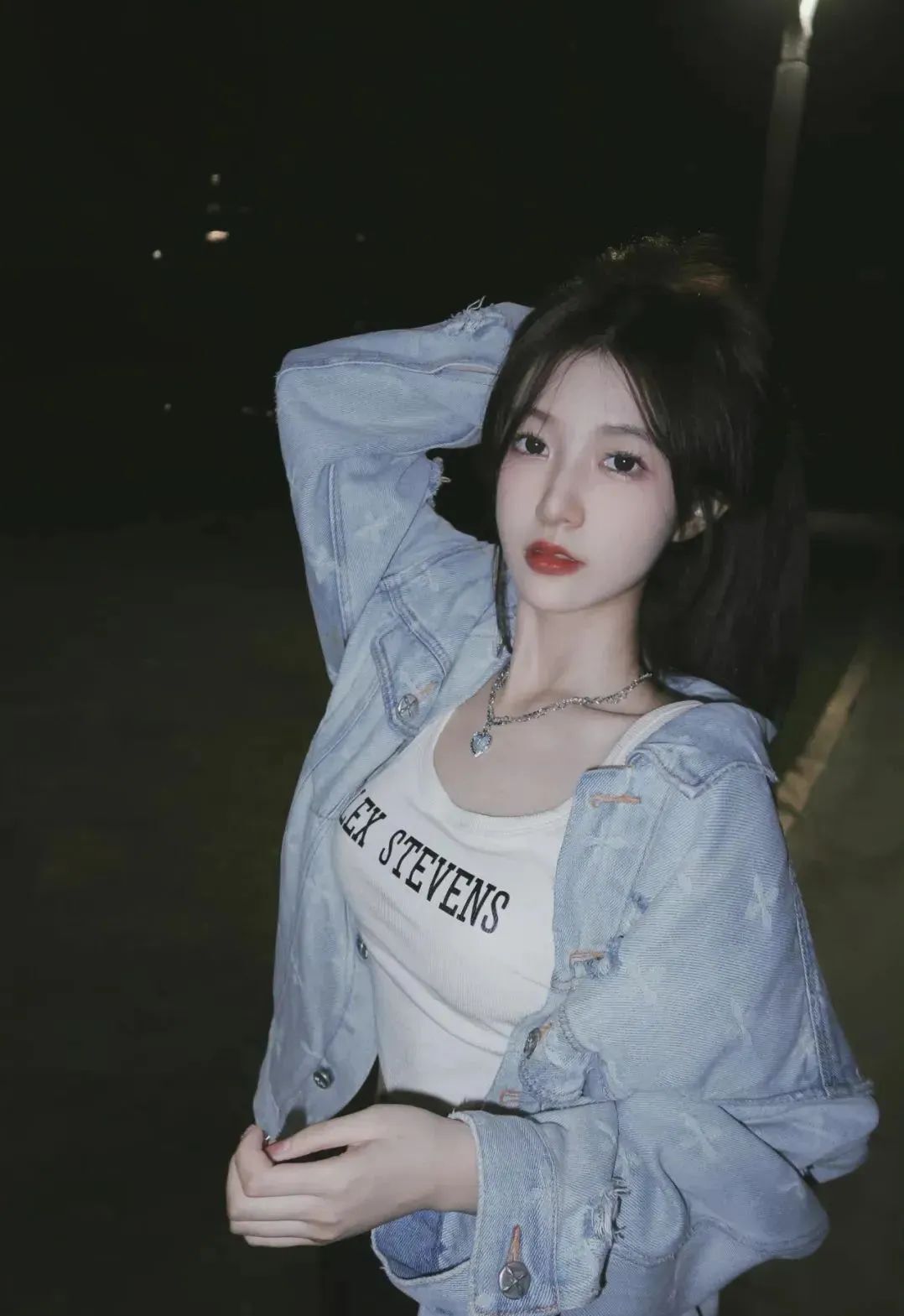 北影校花邓子怡，甜美迷人的00后小美女