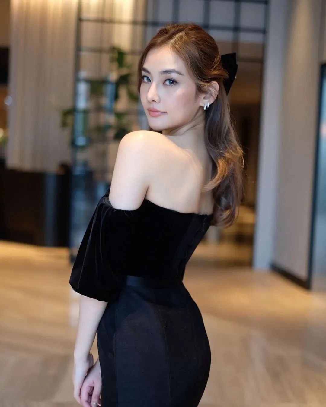 泰国名模瓦拉塔雅，30岁单身未婚的她，美出新高度