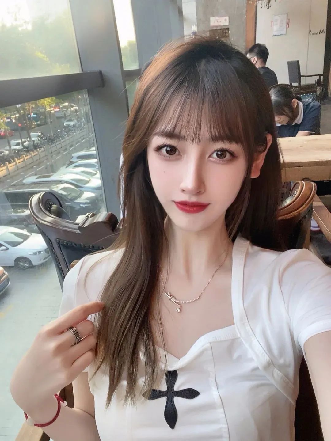 国产网红冰儿，甜美可爱的气质女神