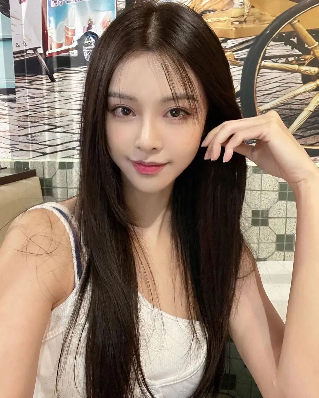 马来西亚网红李元玲，集甜美与性感于一身的钢琴女神