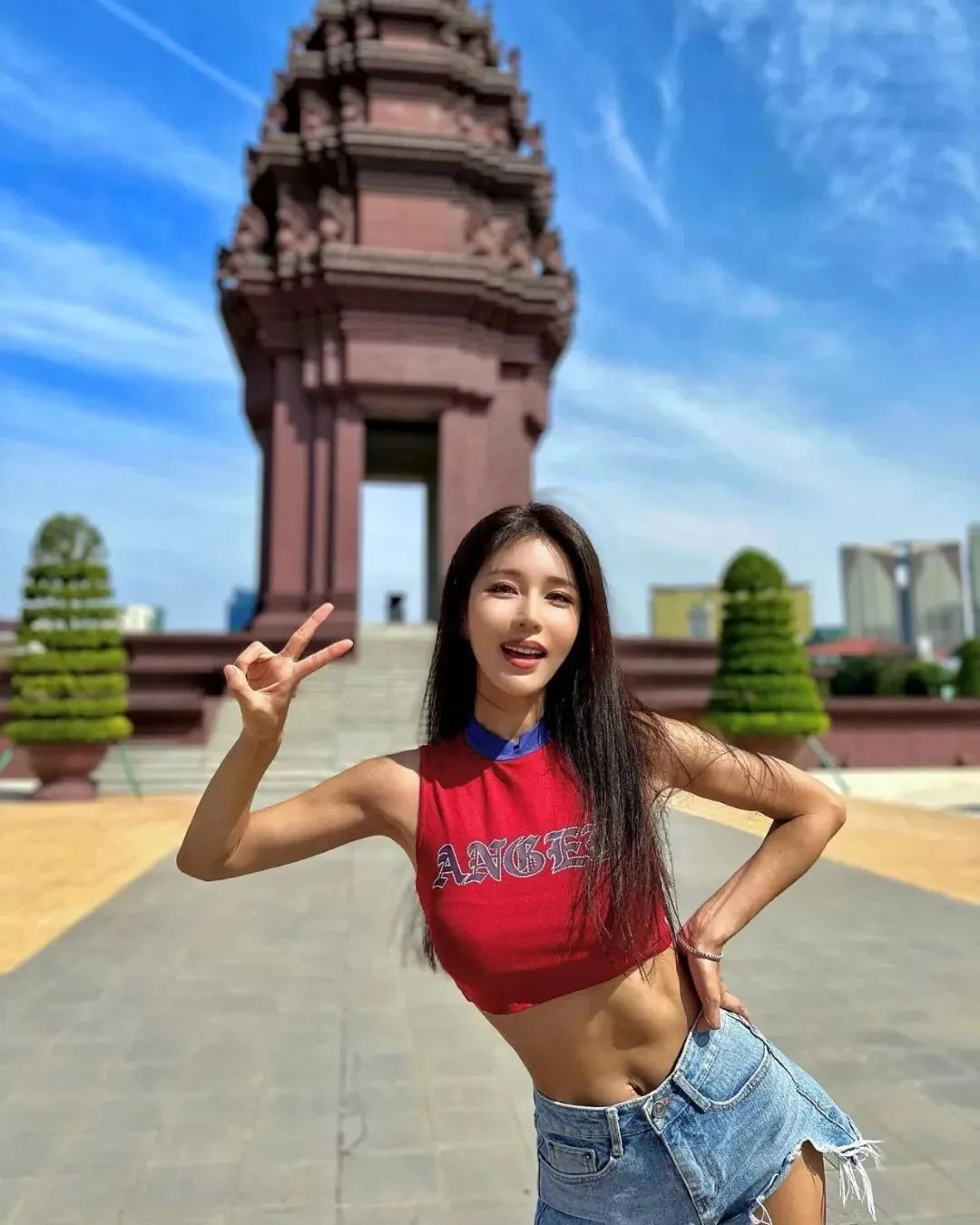 韩国网红朴时贤，集甜美与性感于一身的美女车模