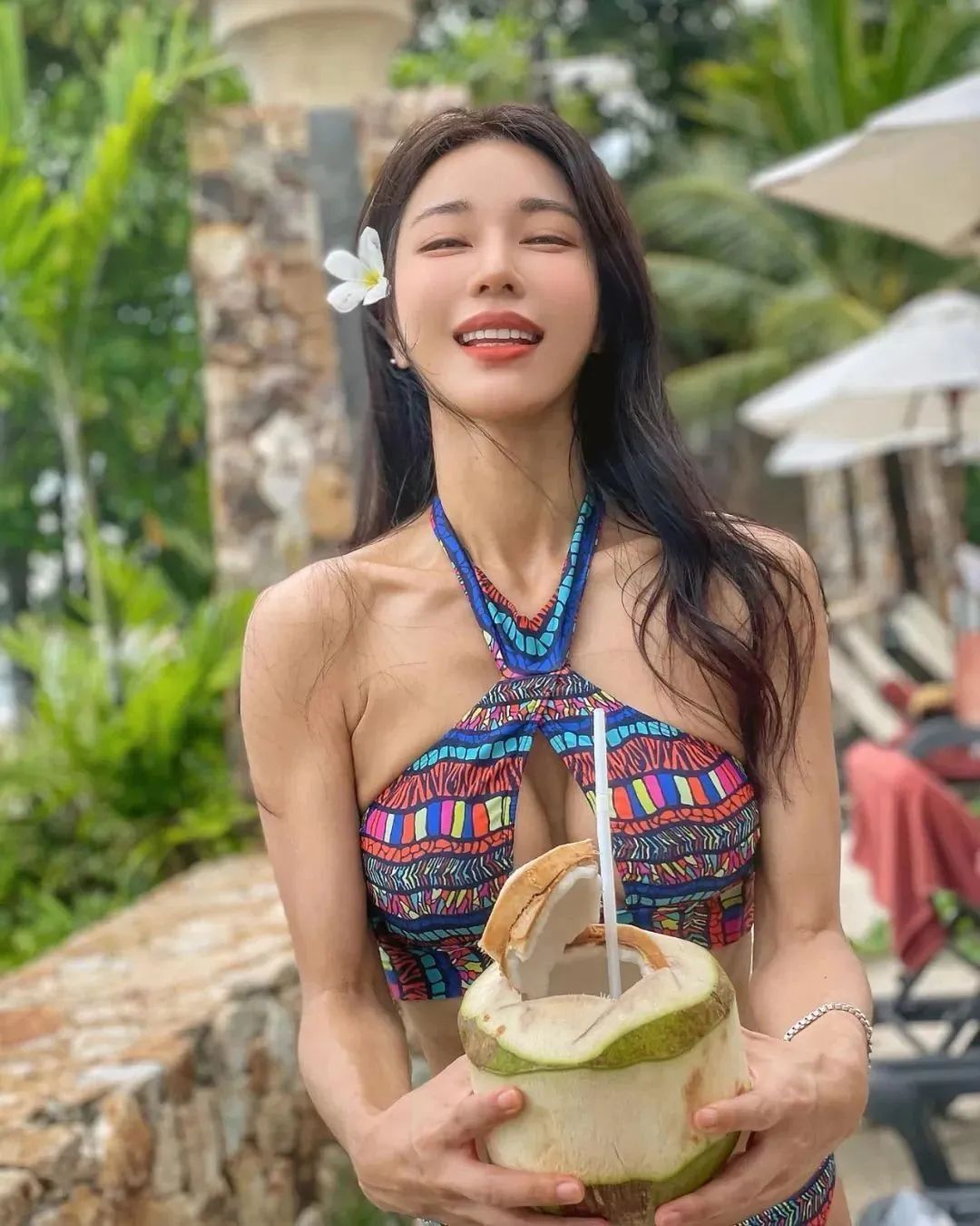 韩国网红朴时贤，集甜美与性感于一身的美女车模