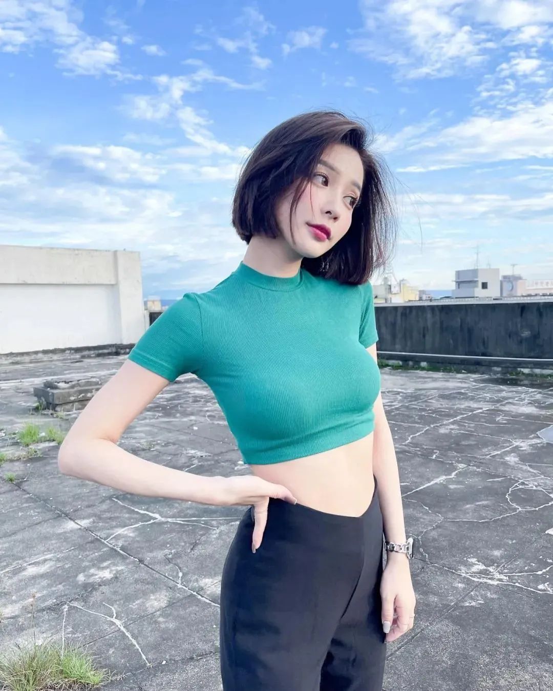 台湾网红简彤羽，才貌双全的美女模特