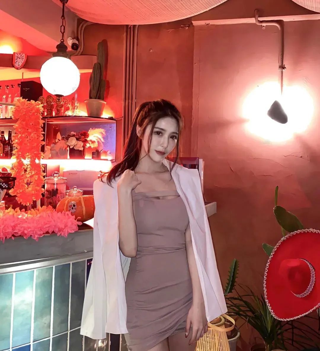 台湾网红mumu,甜美迷人的她，是多少人心目中的完美型女友