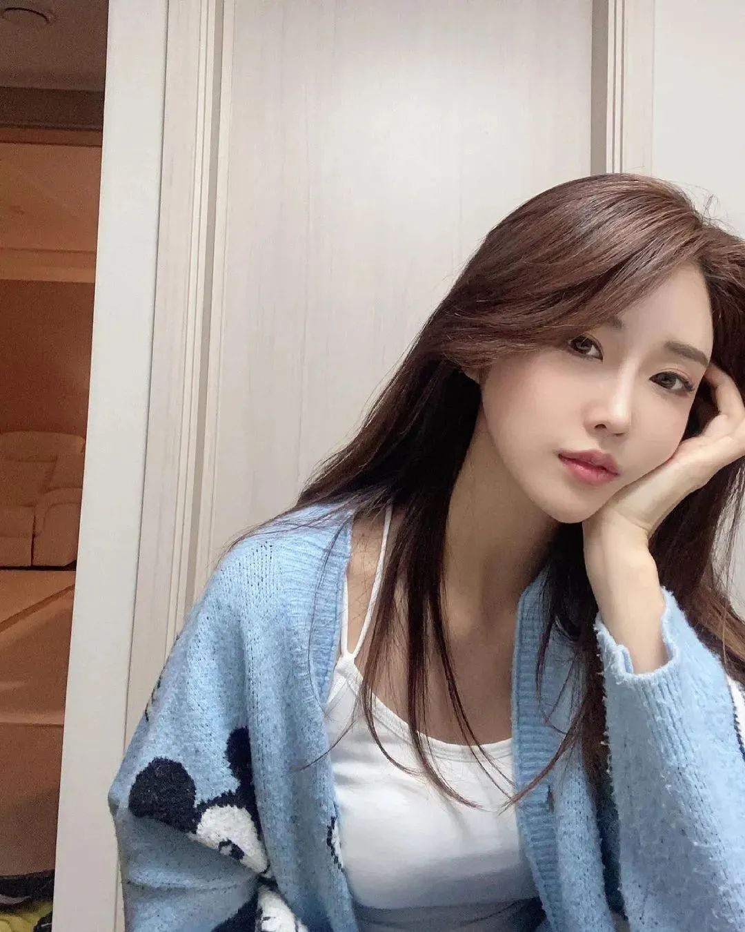 韩国最美车模柳多妍，至今单身未婚的她，32岁仍如少女