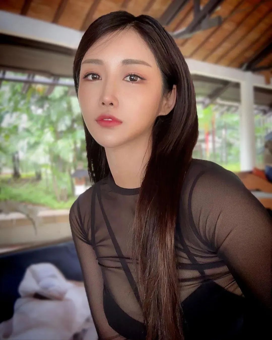 韩国最美车模柳多妍，至今单身未婚的她，32岁仍如少女