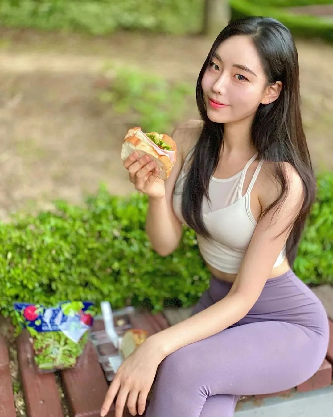 韩国网红maodoyo，拥有精致甜美脸蛋的健身女神