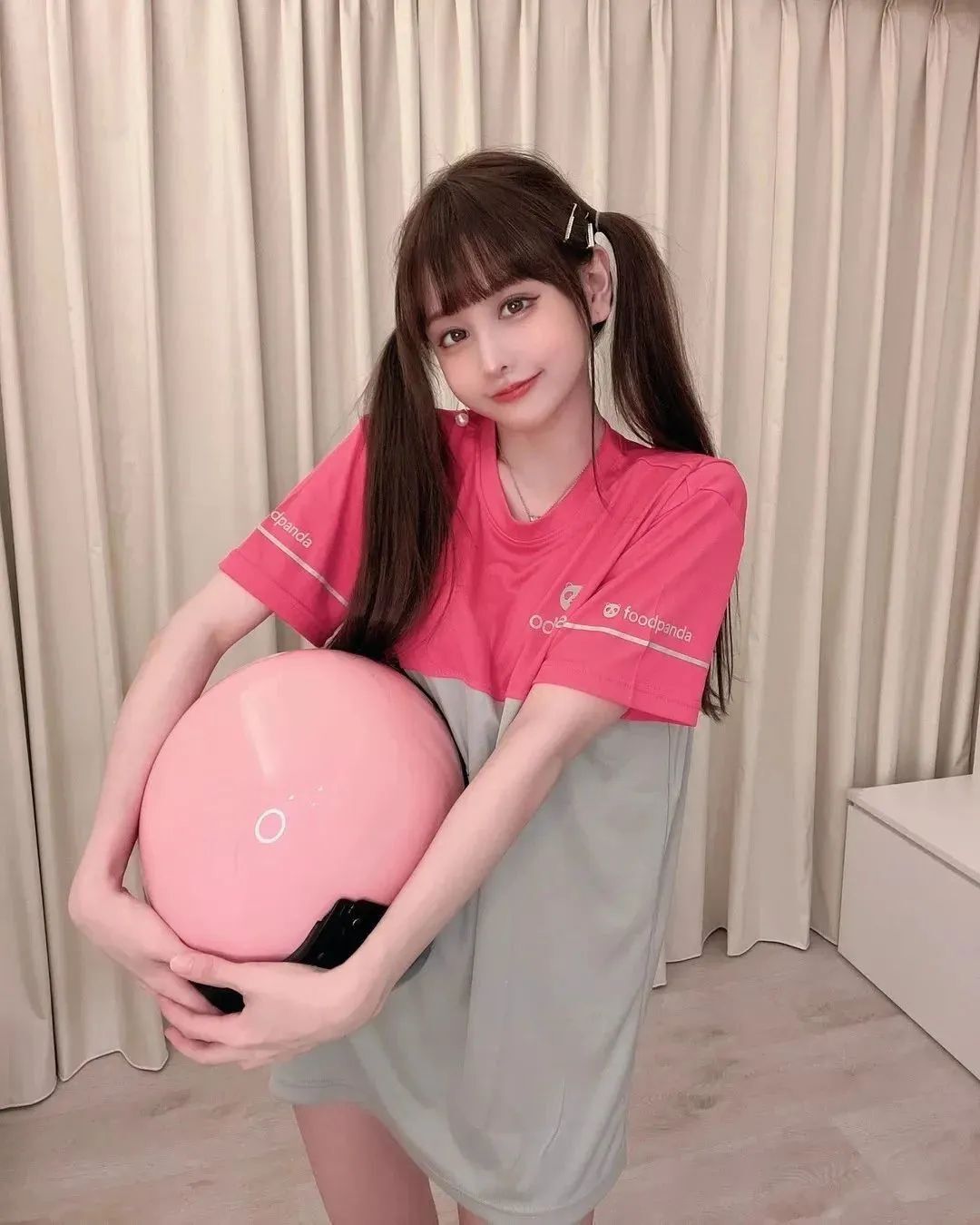 台湾网红王依渟，甜美迷人的气质女神