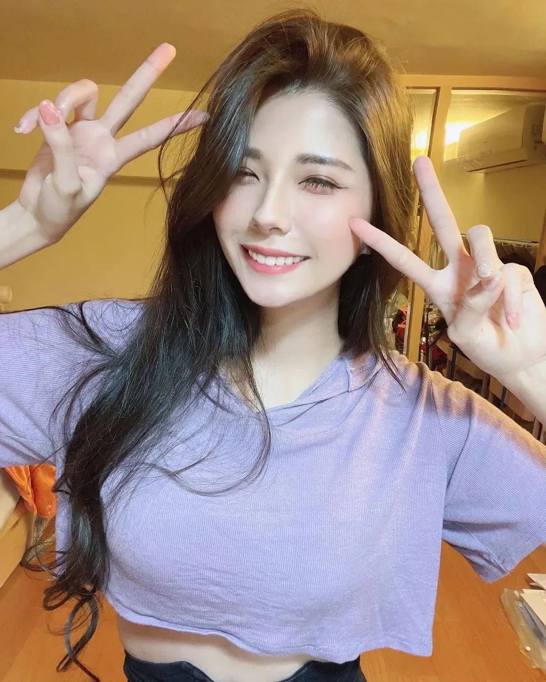 台湾网红沐沐，甜美又性感的气质女神