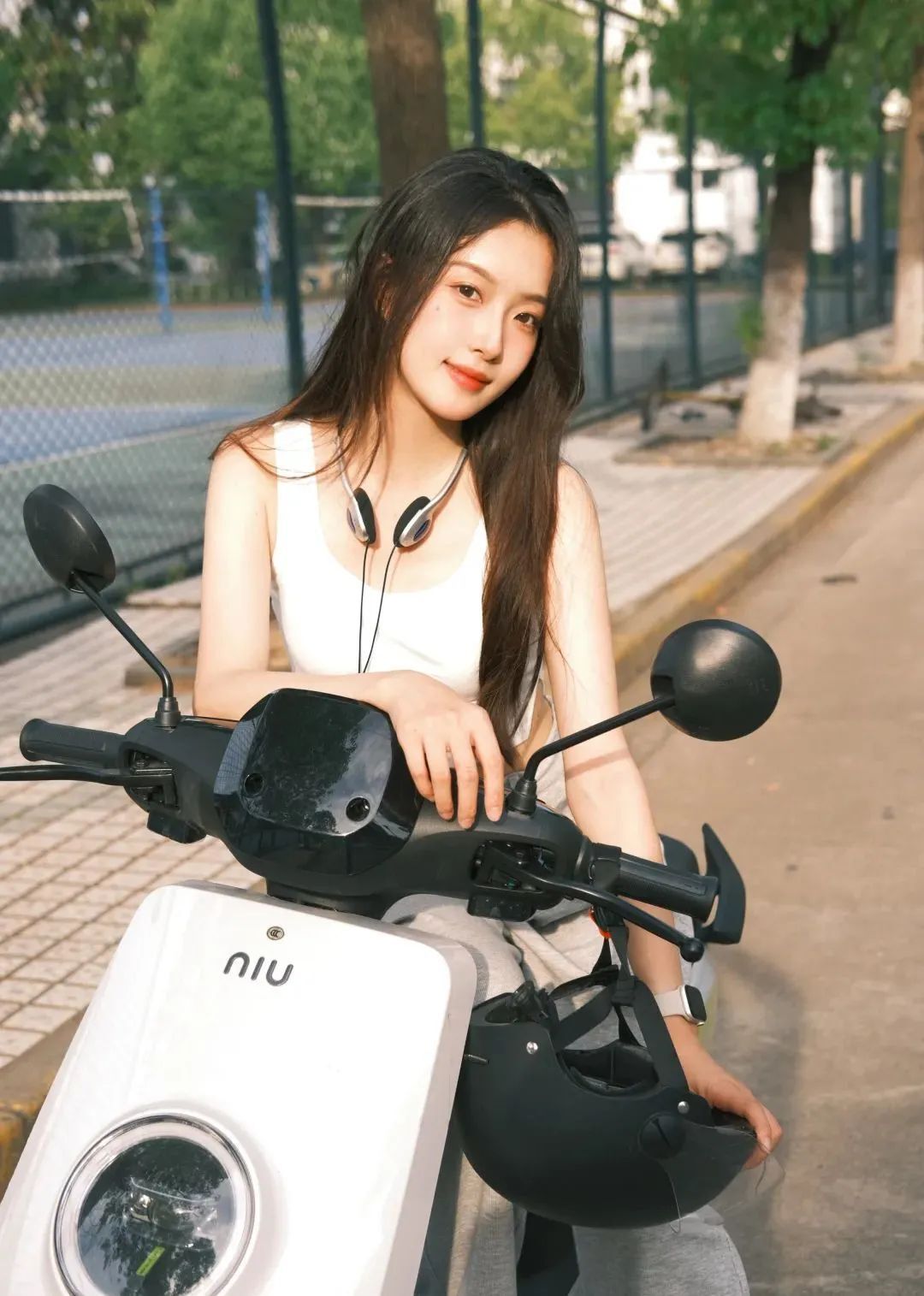 国产网红三秋鱼籽，来自同济大学的可爱系美女校花
