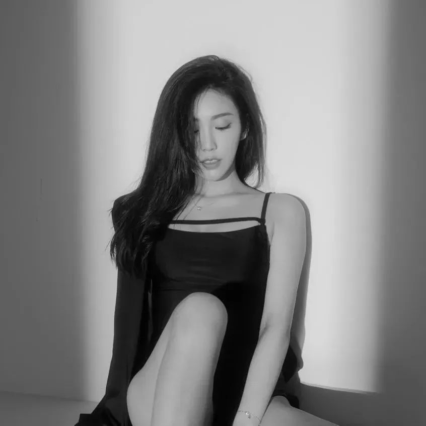 台湾网红张楚珊，甜美又性感的御姐范女神