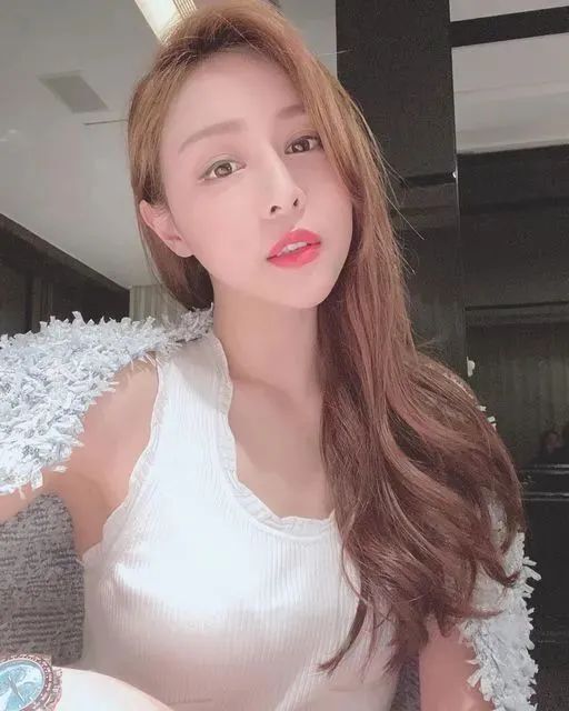 台湾网红lena，辣度指数爆表的颜值系女神